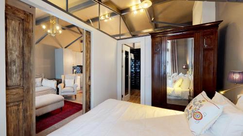 2025 beyoğlu boutique hotels, istanbul boutique hotels, çukurcuma butik otel, galata boutique hotel, cihangir boutique hotel, design hotel istanbul, faik pasha apartments, luxury hotels beyoğlu, uzun süreli konaklama, aile dostu butik otel, sanat temalı otel