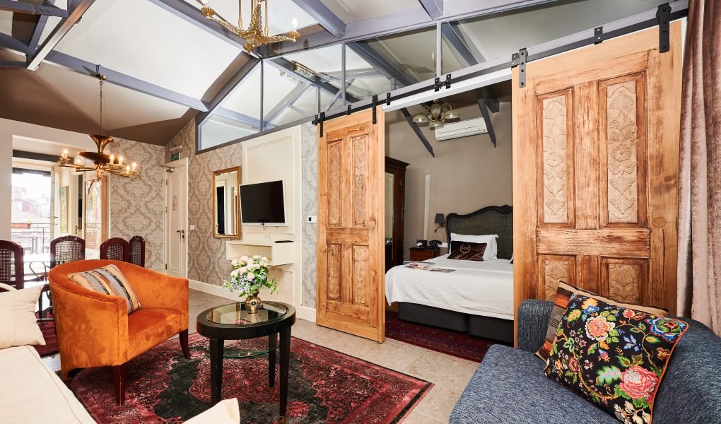 Beyoğlu Hotels 2026: İstanbul Merkezde Ev Konforunda Konaklama Rehberi 1 Beyoğlu design hotels, modern otel, sanat oteli, çağdaş konaklama, uzun dönem konaklama, faik pasha apartments, galata hotel, cihangir hotel, istanbul otel, rezervasyon, tripadvisor, google yorumları, butik otel, merkezi otel, 2025, suit daire, oda tipleri, sanat ve tasarım, beyoğlu mahallesi