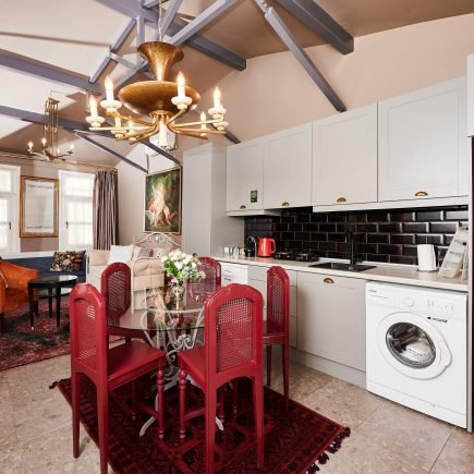 Beyoğlu Hotels 2026: İstanbul Merkezinde Butik, Apart ve Yerel Konaklama Deneyimi 9 Beyoğlu design hotels, modern otel, sanat oteli, çağdaş konaklama, uzun dönem konaklama, faik pasha apartments, galata hotel, cihangir hotel, istanbul otel, rezervasyon, tripadvisor, google yorumları, butik otel, merkezi otel, 2025, suit daire, oda tipleri, sanat ve tasarım, beyoğlu mahallesi