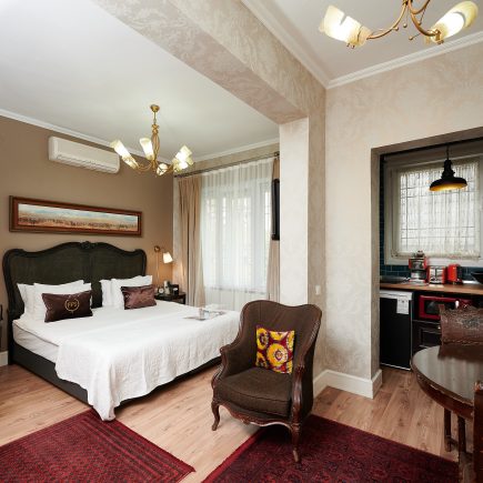 Beyoğlu design hotels, beyoğlu otel, modern otel, sanat oteli, uzun dönem konaklama, faik pasha apartments, galata hotel, cihangir hotel, istanbul otel, rezervasyon, tripadvisor, google yorumları, konaklama rehberi, çağdaş mimari, oda tipleri, 2025, merkezi otel, suit daire