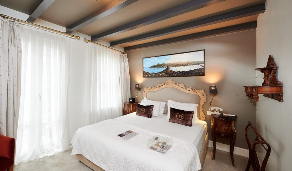 Beyoglu Hotels 2026: Mahalle Mahalle Insider Rehberi 1 Beyoğlu hotels, Beyoğlu design hotel, İstanbul small hotels, modern otel, butik otel, uzun dönem konaklama, faik pasha apartments, galata hotel, cihangir hotel, istanbul otel, rezervasyon, tripadvisor, google yorumları, konaklama rehberi, apart otel, suit daire, merkezi otel, 2025