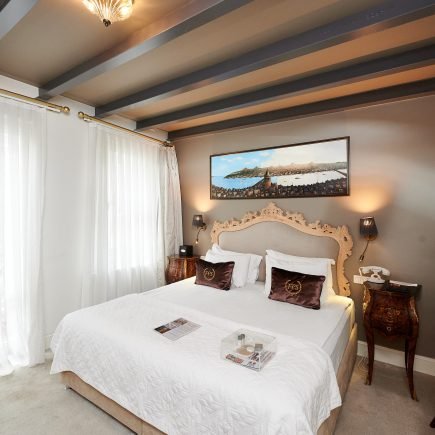 Beyoğlu hotels, Beyoğlu design hotel, İstanbul small hotels, modern otel, butik otel, uzun dönem konaklama, faik pasha apartments, galata hotel, cihangir hotel, istanbul otel, rezervasyon, tripadvisor, google yorumları, konaklama rehberi, apart otel, suit daire, merkezi otel, 2025