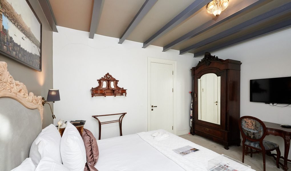 Beyoğlu hotels, Beyoğlu design hotel, İstanbul small hotels, modern otel, butik otel, uzun dönem konaklama, faik pasha apartments, galata hotel, cihangir hotel, istanbul otel, rezervasyon, tripadvisor, google yorumları, konaklama rehberi, apart otel, suit daire, merkezi otel, 2025