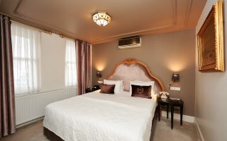 Beyoğlu hotels, Beyoğlu design hotel, İstanbul small hotels, modern otel, butik otel, uzun dönem konaklama, faik pasha apartments, galata hotel, cihangir hotel, istanbul otel, rezervasyon, tripadvisor, google yorumları, konaklama rehberi, apart otel, suit daire, merkezi otel, 2025