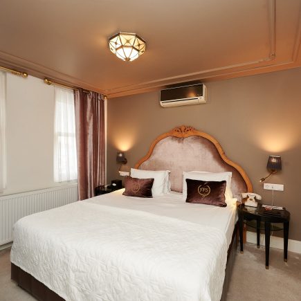 Beyoğlu hotels, Beyoğlu design hotel, İstanbul small hotels, modern otel, butik otel, uzun dönem konaklama, faik pasha apartments, galata hotel, cihangir hotel, istanbul otel, rezervasyon, tripadvisor, google yorumları, konaklama rehberi, apart otel, suit daire, merkezi otel, 2025