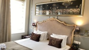 Beyoğlu Hotels Rehberi 2026: Faik Pasha Houses ile Gerçek İstanbul Deneyimi 4 İstanbul small hotels, Beyoğlu small hotels, butik otel, modern otel, uzun dönem konaklama, faik pasha apartments, galata hotel, cihangir hotel, istanbul otel, rezervasyon, tripadvisor, google yorumları, konaklama rehberi