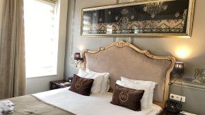 Alternatif metin İstanbul small hotels, Beyoğlu design hotel, beyoğlu hotels, modern otel, butik otel, faik pasha apartments, luxury hotels, uzun dönem konaklama, beyoğlu rehberi, konaklama tavsiye, istanbul otel, rezervasyon, galata hotel, cihangir hotel, cukurcuma hotel, tripadvisor, google yorumları Görselin amacını nasıl açıklayacağınızı öğrenin(yeni sekmede açılır). Görsel yalnızca dekoratif amaçlı ise boş bırakın.Başlık istanbul-small-hotels-rehberi-2025-beyoglu (3) Alt yazı İstanbul small hotels, Beyoğlu design hotel, beyoğlu hotels, modern otel, butik otel, faik pasha apartments, luxury hotels, uzun dönem konaklama, beyoğlu rehberi, konaklama tavsiye, istanbul otel, rezervasyon, galata hotel, cihangir hotel, cukurcuma hotel, tripadvisor, google yorumları