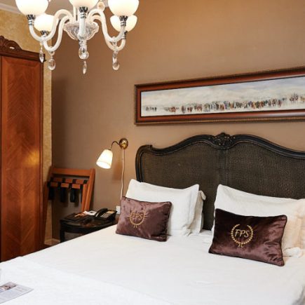 Beyoğlu Hotels Complete Guide 2025 | İstanbul’un Kalbinde Sanat, Tarih ve Zarafetin Buluştuğu Butik Oteller 17 Beyoğlu hotels, İstanbul small hotels, İstanbul design hotels, Beyoğlu butik oteller, Cihangir hotels